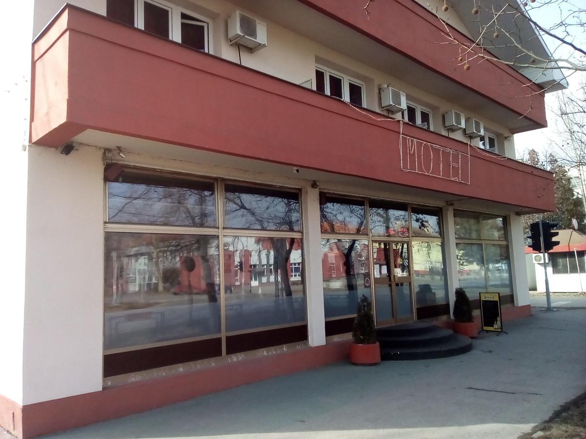 Hotel Restoran Sa Prenocistem Zitiste Exterior foto