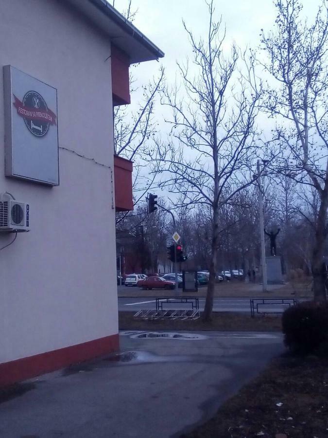 Hotel Restoran Sa Prenocistem Zitiste Exterior foto