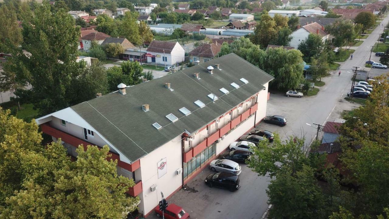 Hotel Restoran Sa Prenocistem Zitiste Exterior foto